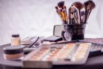 Make-uptips voor brildragers tijdens de feestdagen